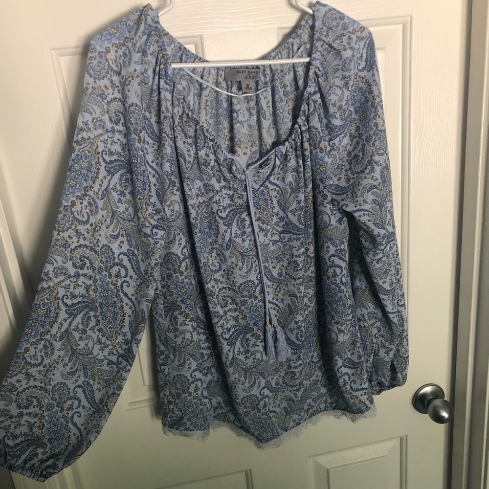 Long sleeve light weight top